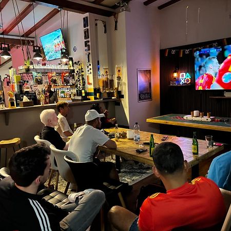 Hostel Mannheim MHG Exterior foto Sky Sports broadcast of the 2019 Tour de France