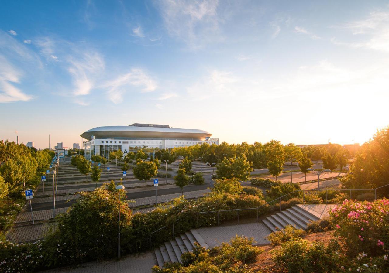 Hostel Mannheim MHG Exterior foto The stadium at sunset